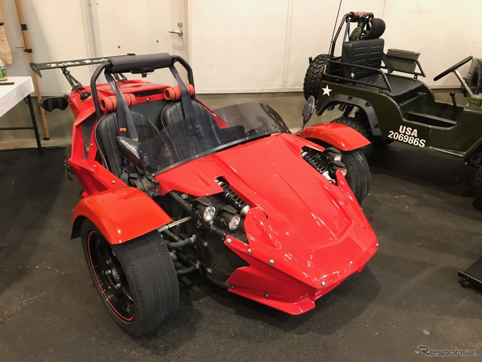 こんなミニカーも展示。自走できるホビーカーだ。《撮影 中込健太郎》