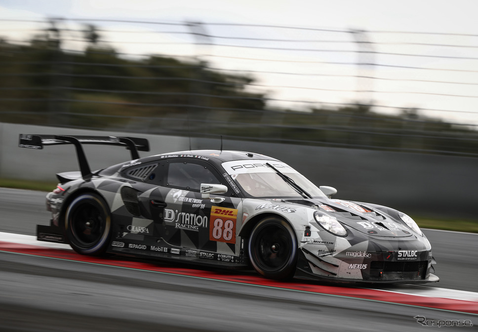 LMGTE-Amクラス2位でゴールした星野敏らの#88 ポルシェ。《撮影 益田和久》