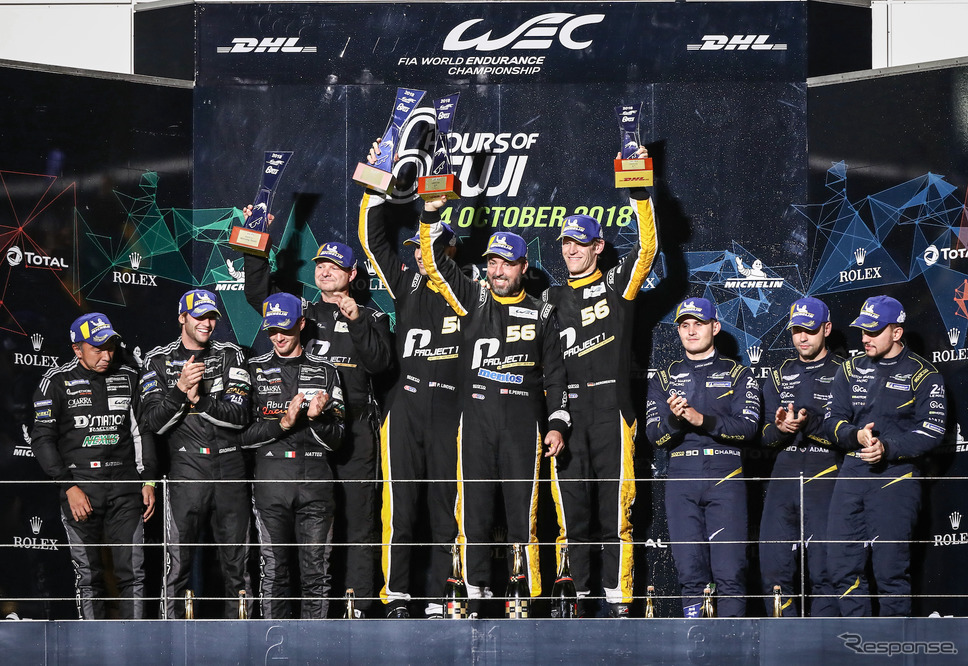 LMGTE-Amクラスの表彰式、左端が星野敏（レース直後の暫定表彰）。《撮影 益田和久》