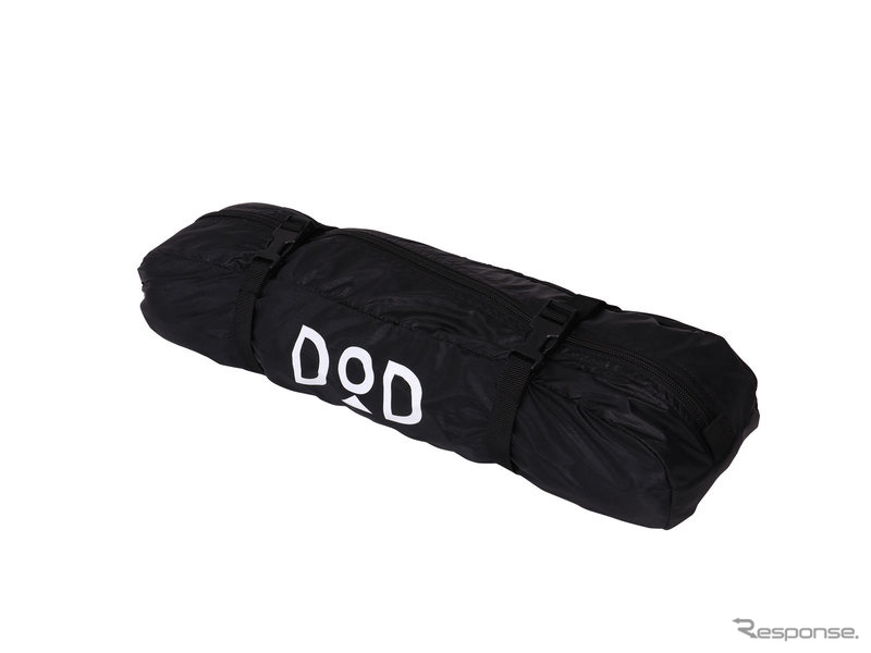 ブラックに付属するキャリーバッグ。収納サイズはW49×D9×H9cm