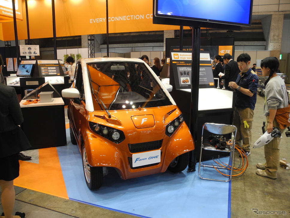 タイコエレクトロニクスジャパンが展示した超小型EV『FOMM ONE(フォムワン)』《撮影 山田清志》