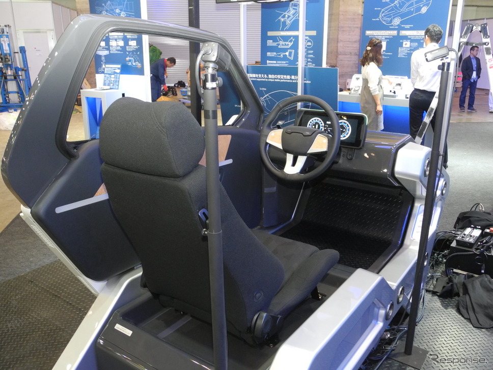 アルプス電気の自動運転用コックピット《撮影 山田清志》