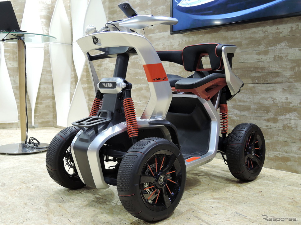 ヤマハの低速モビリティコンセプト「YNF-01」（国際福祉機器展）《撮影 古庄速人》