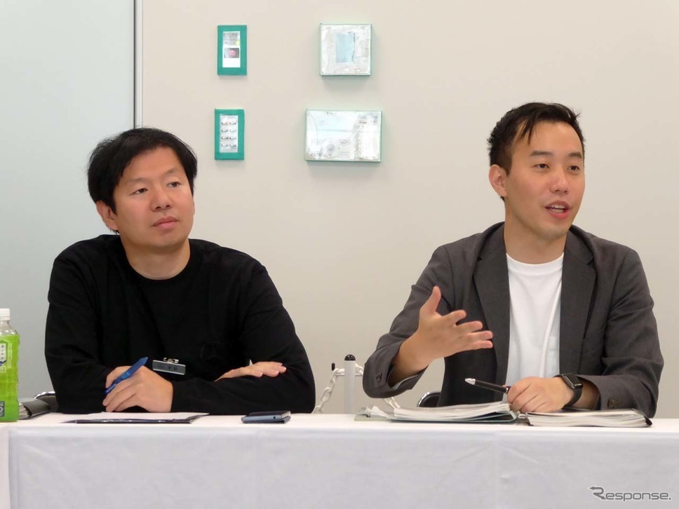 メルセデス・ベンツ日本からは、カスタマーエクスペリエンス部MBUX課の民實仁貴(たみざねひろき)氏(右）と、同社広報室の木下潤一氏が出席した