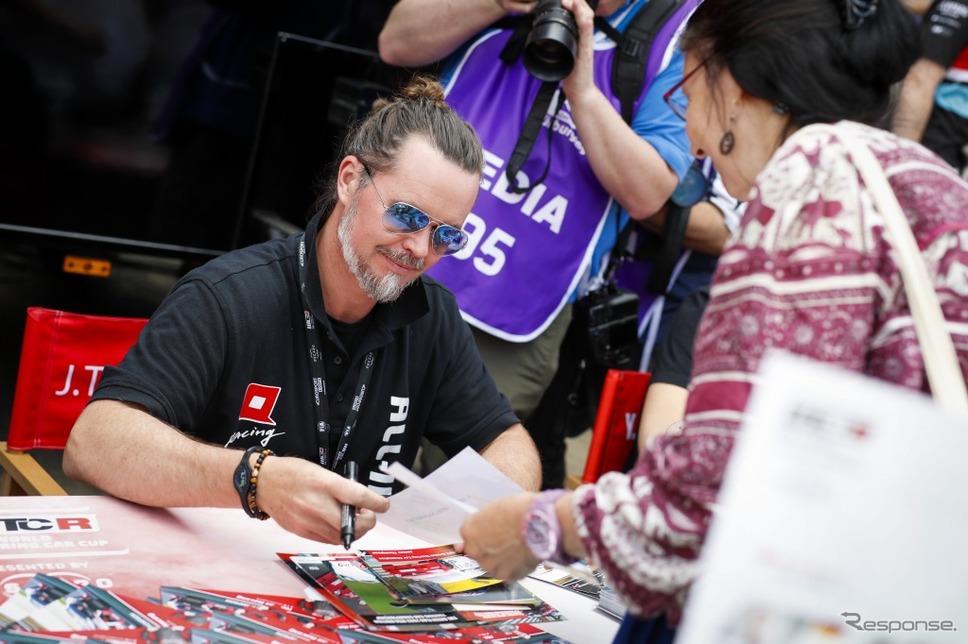 WTCR ドライバーサイン会イメージ