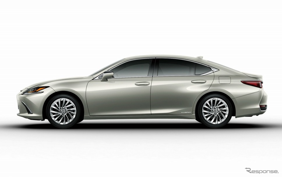 レクサス ES300h バージョンL(アイスエクリュマイカメタリック)