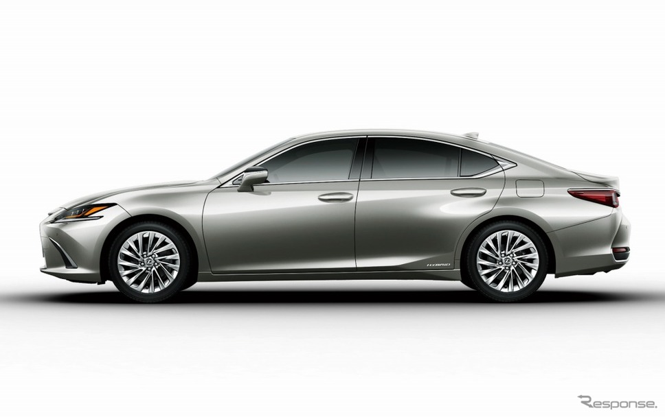 レクサス ES300h バージョンL(ソニックチタニウム)