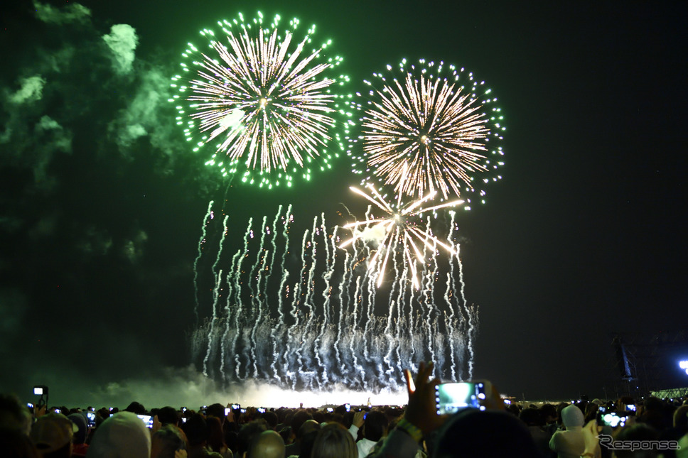 茅ヶ崎サザン花火大会2018《撮影 雪岡直樹》