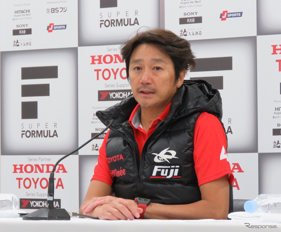 チーム部門王座を獲得し、会見に臨む近藤監督。《撮影 遠藤俊幸》