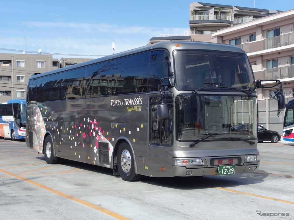 ハイグレード通勤バスは東急バス/東急トランセが運用する貸切バス。《撮影 高木啓》
