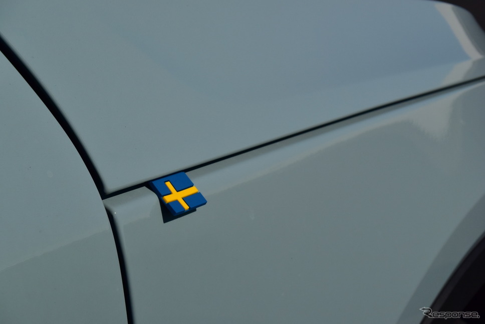 初回限定版だけの予定であったスウェーデン国旗は好評だったために1080円でオプションカタログ入り。