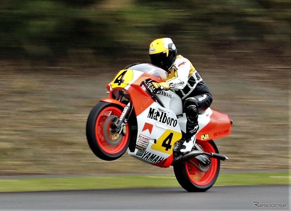 ヤマハ YZR500 OW70を駆るケニー・ロバーツ氏《撮影 内田俊一》