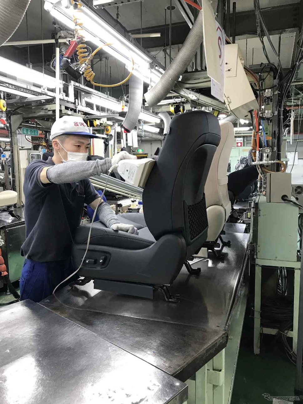 シート専門メーカー、タチエスのシート作りに密着。工場を取材した撮影　中村孝仁