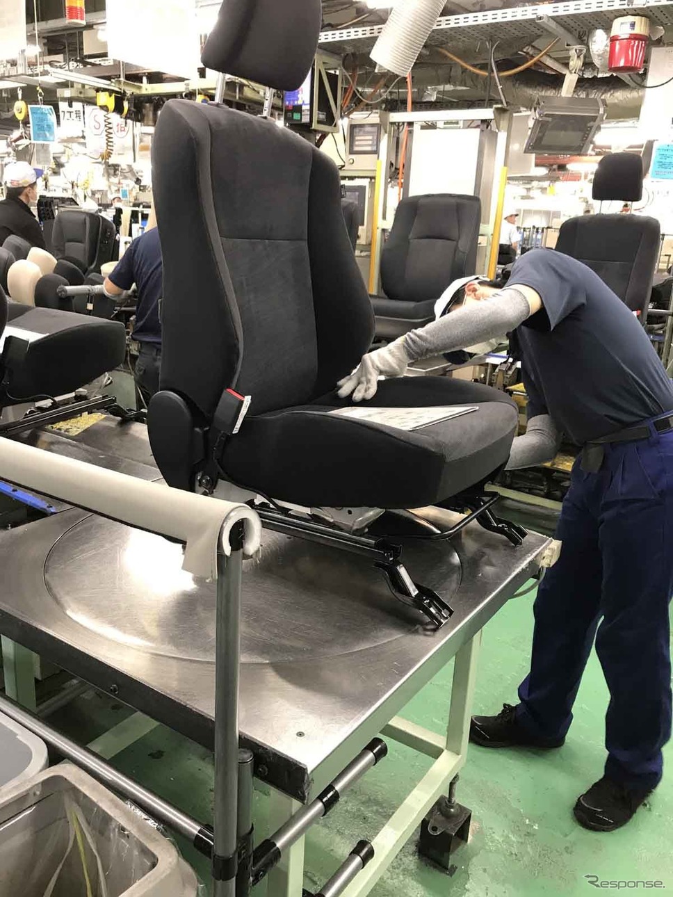 シート専門メーカー、タチエスのシート作りに密着。工場を取材した撮影　中村孝仁