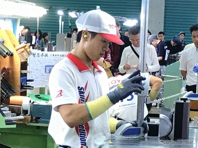 加藤宏基さん(自動車板金)