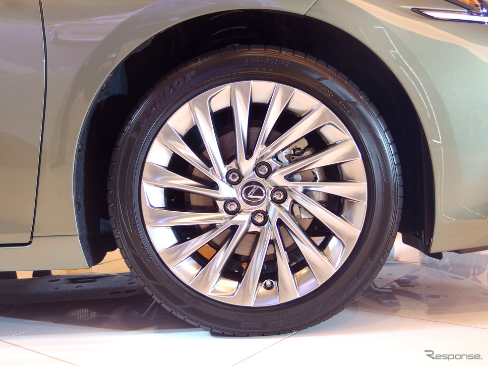 レクサスES300h “version L”に新車装着のダンロップ SPスポーツMAXX 050(235/45R18 94Y)《撮影 高木啓》