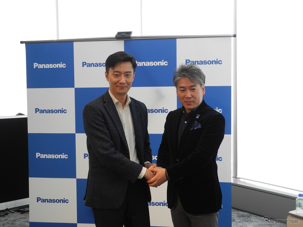 パナソニックの片山栄一執行役員(右)とモバイク社事業開発役員のダニエル・ウー氏《撮影 山田清志》