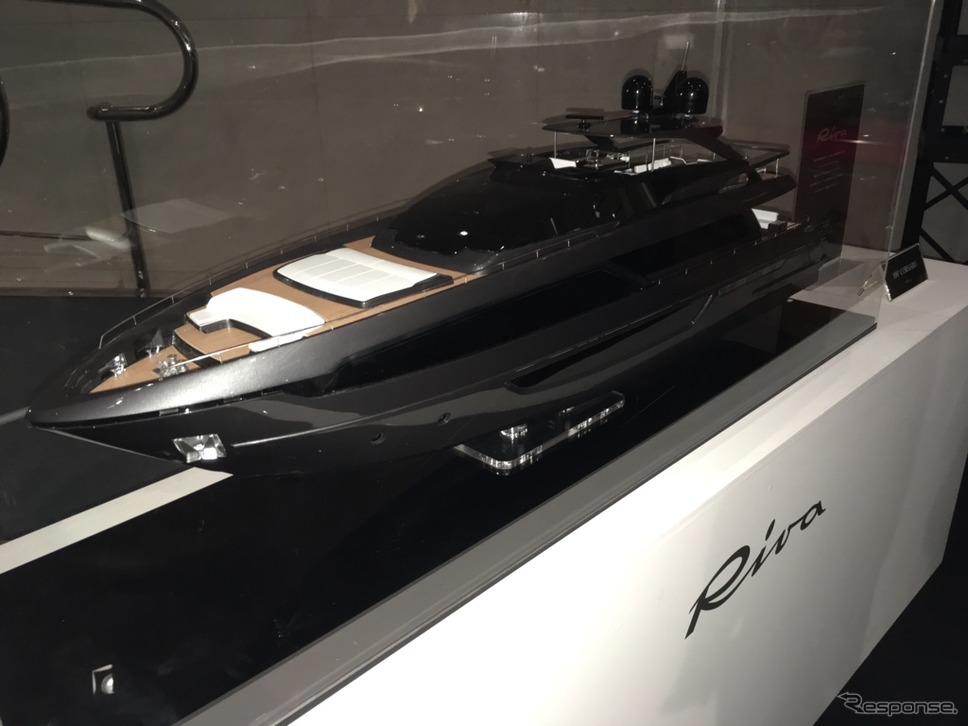 「Riva」のヨット（ボート。模型）《撮影 吉澤憲治》