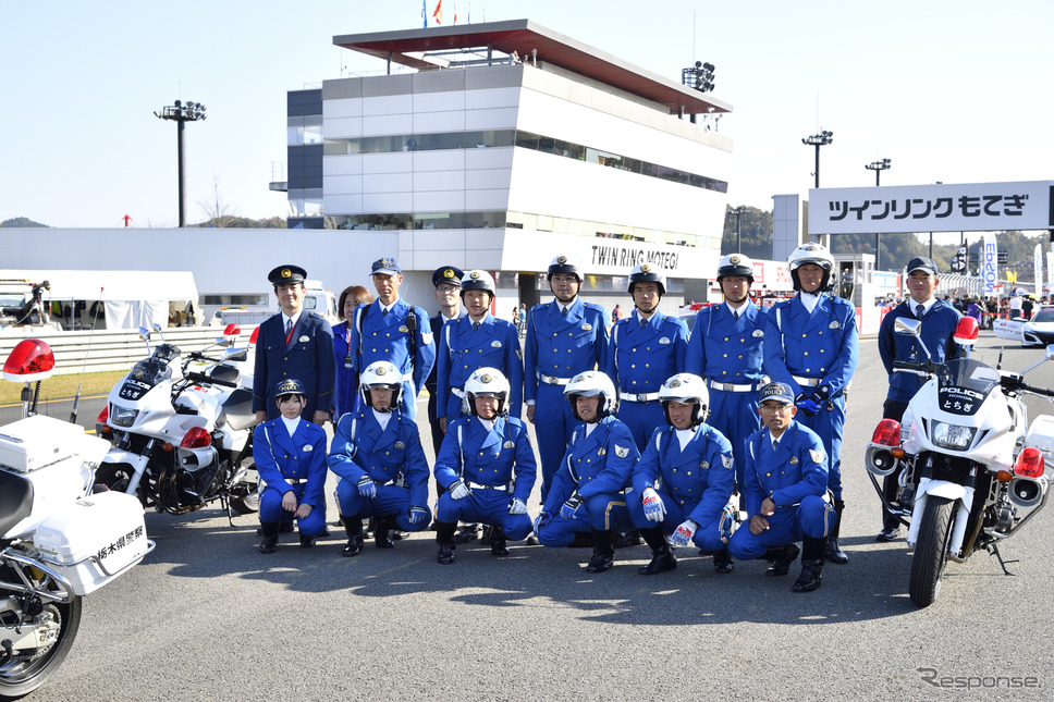 SUPER GT最終戦、警察車両によるパレードラン《撮影 雪岡直樹》