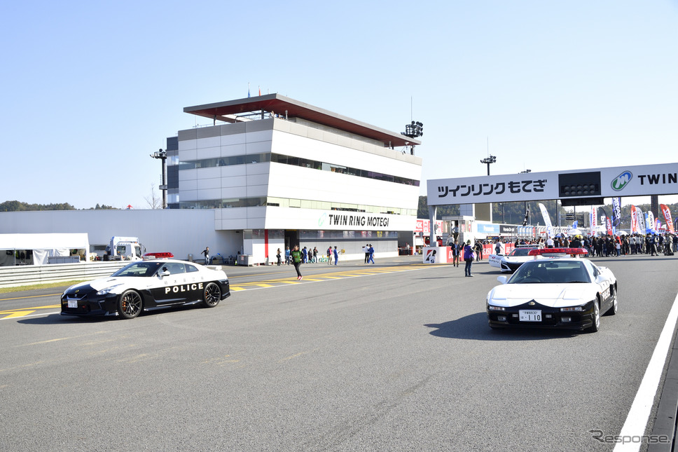SUPER GT最終戦、警察車両によるパレードラン《撮影 雪岡直樹》