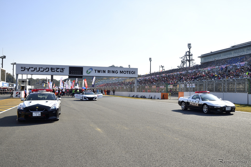 SUPER GT最終戦、警察車両によるパレードラン《撮影 雪岡直樹》