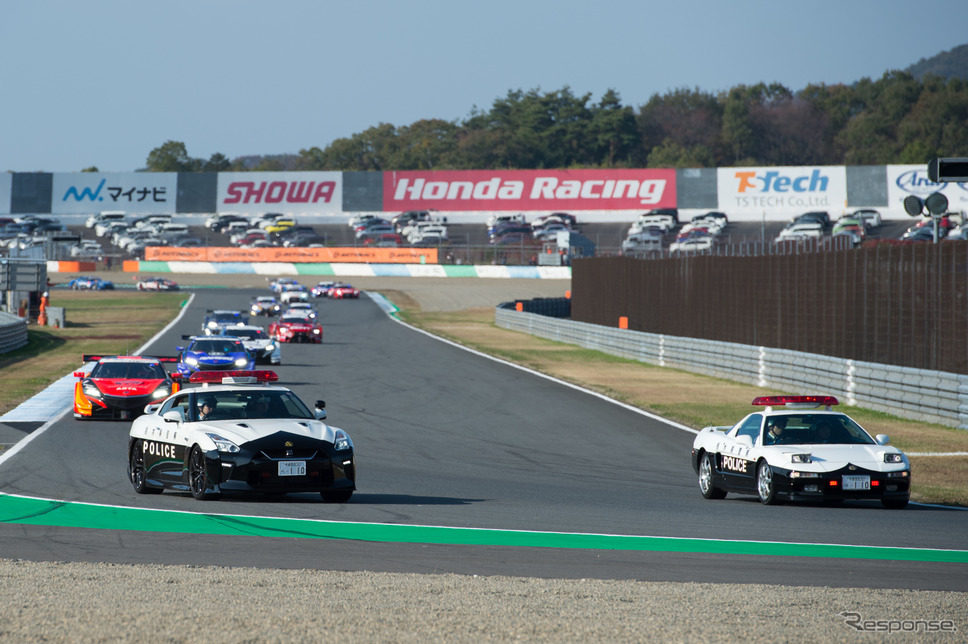 SUPER GT最終戦、警察車両によるパレードラン《撮影 雪岡直樹》