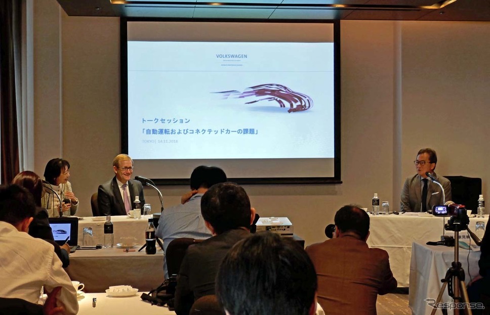 都内のホテルで開催されたVWの自動運転開発部門のリサーチャーであるDr.フォルムによるトークセッション《撮影 会田肇》