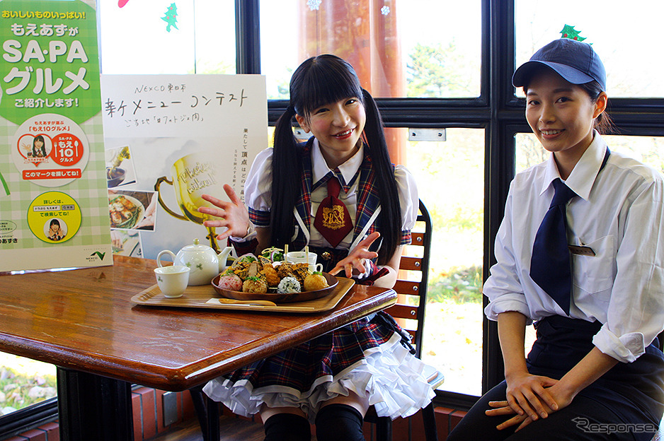 ご当地「#フォトジェ肉(にっく)」メニューを試すもえあず《撮影 大野雅人(GazinAirlines)》