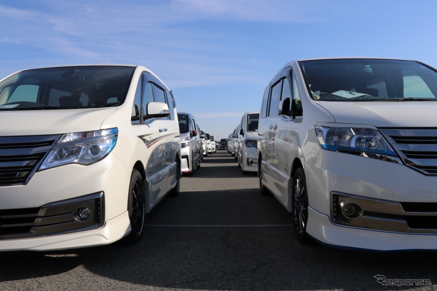 AOG湘南里帰りミーティング2018。参加者は開門前から入り口に並んだ。《撮影 中込健太郎》