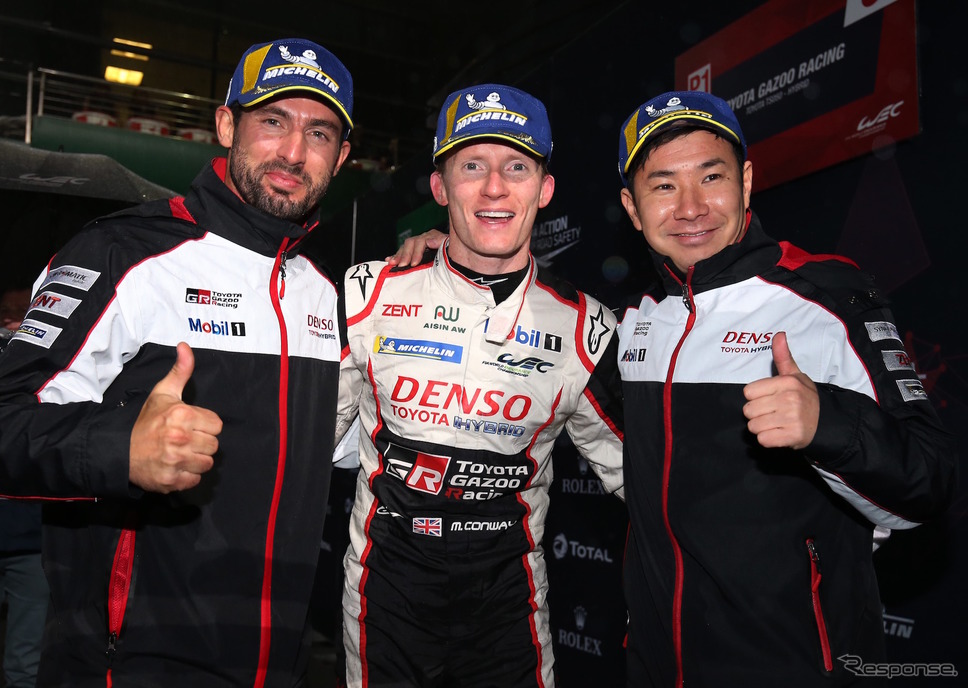 優勝クルー、#7 トヨタの（左から）ロペス、コンウェイ、可夢偉。《写真提供 TOYOTA》