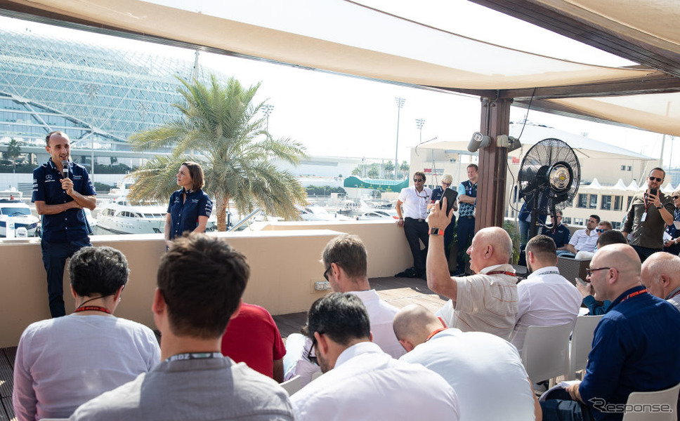 F1実戦復帰を発表するクビサ(11月22日、F1アブダビGP) (c) Getty Images