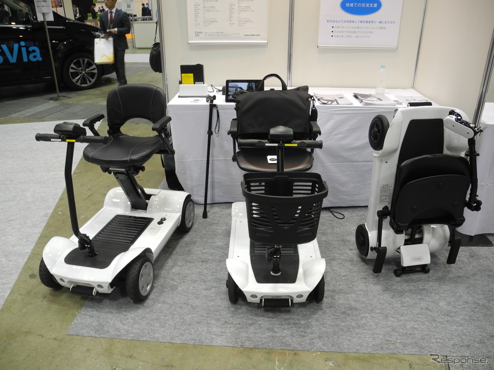 香川大学・大同大学・キュリオが共同で展示した折りたたみ式電動車いすSCOO《撮影 山田清志》