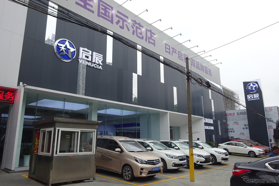 東風南方ヴェヌーシア新塘店(広州市)《撮影 池原照雄》