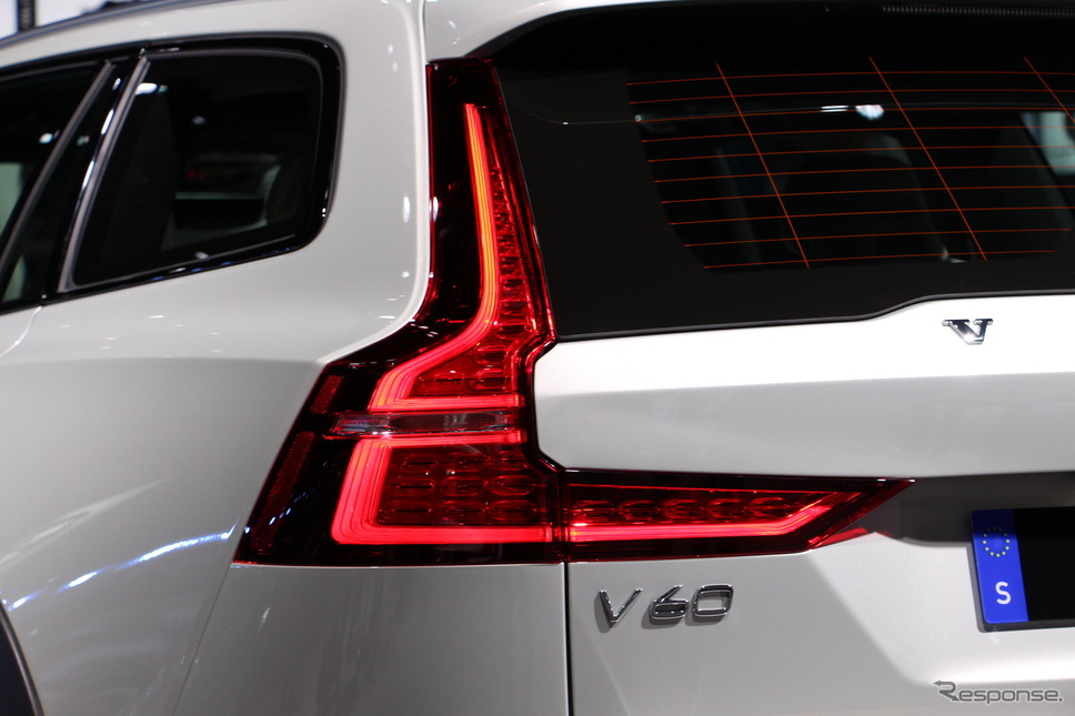 ボルボ V60 クロスカントリー(ロサンゼルスモーターショー2018)《撮影 吉田瑶子》