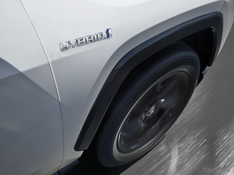 トヨタRAV4ハイブリッド新型(欧州仕様)