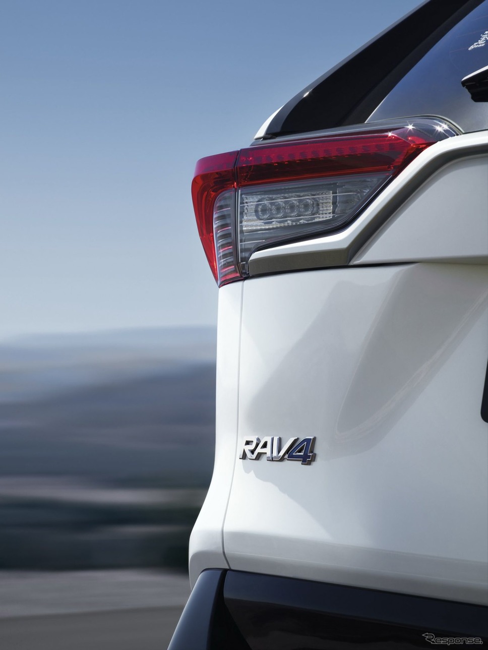 トヨタRAV4ハイブリッド新型(欧州仕様)