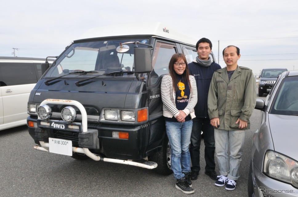 京都市から来た渋谷さん一家と3代目デリカ スターワゴン。他に初代デリカも所有する《撮影 丹羽圭@DAYS》