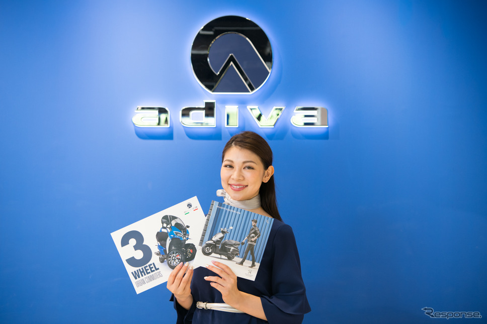 ADIVAショールームでお客様を迎える一ツ山里紗さん。《撮影 清水知恵子》