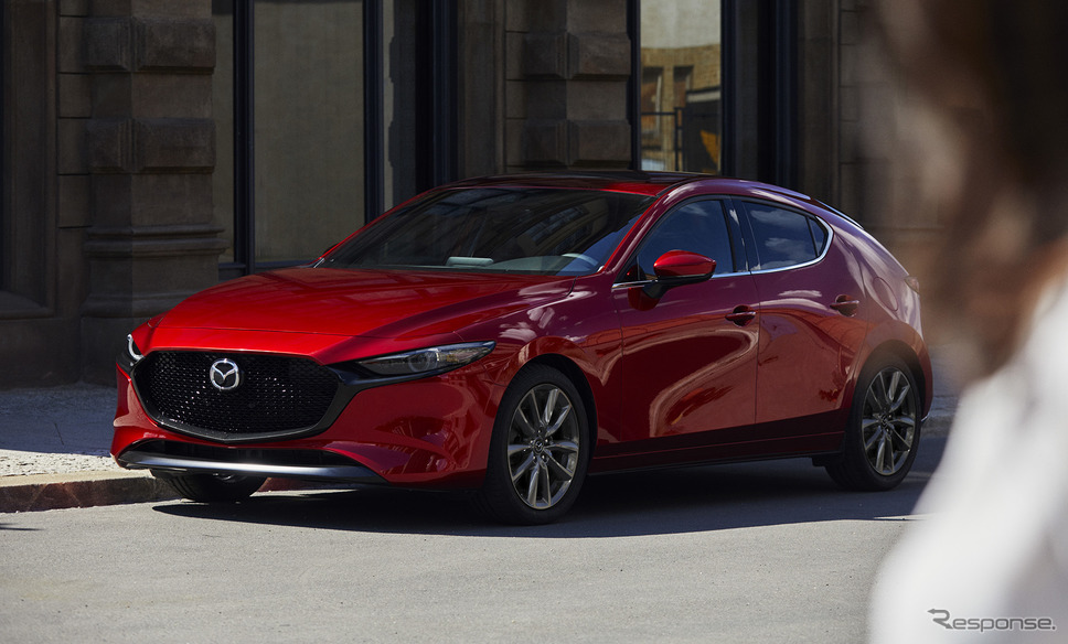 マツダは、新型SUVを近く発表、量産するという。 写真は新世代第一弾のMazda 3(北米仕様)《画像 マツダ》