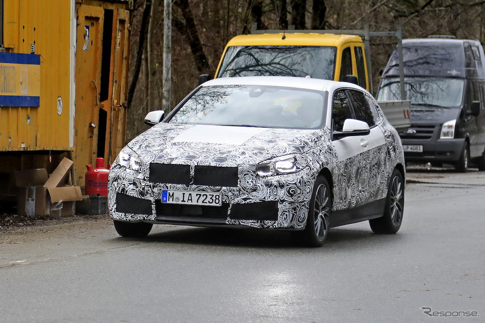 BMW 1シリーズ 次期型 スクープ写真《APOLLO NEWS SERVICE》