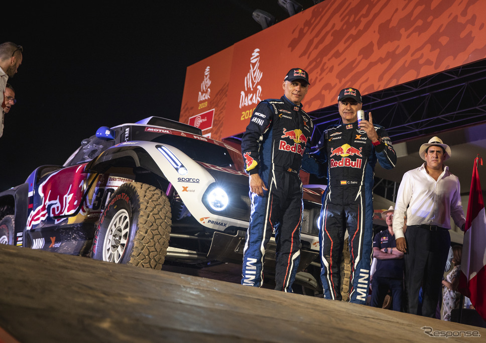 #300 C.サインツ(中央右)《写真提供 Red Bull》
