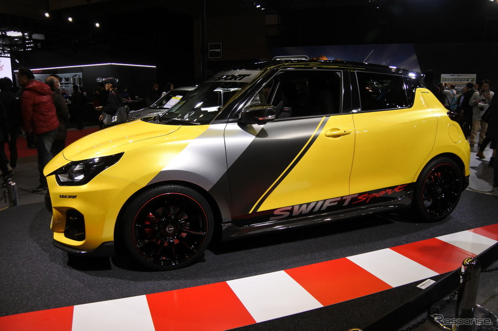 スズキ・スイフトスポーツ・イエローレブ(東京オートサロン2019)《撮影 小松哲也》