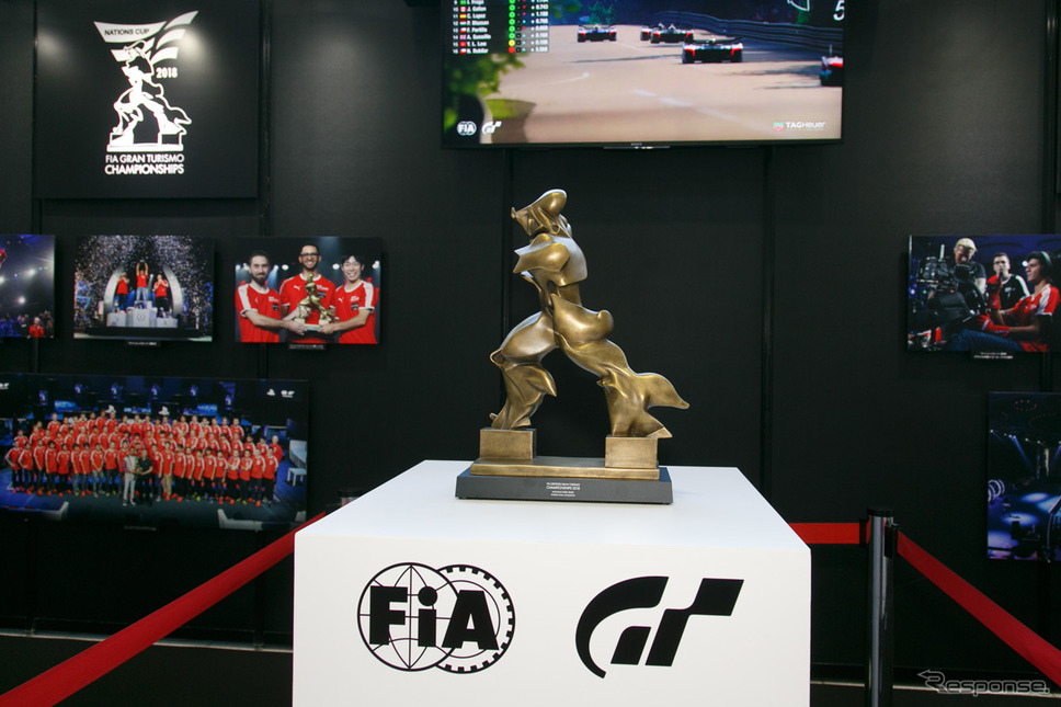 「グランツーリスモ」、FIA GTチャンピオンシップの優勝トロフィを展示…東京オートサロン2019