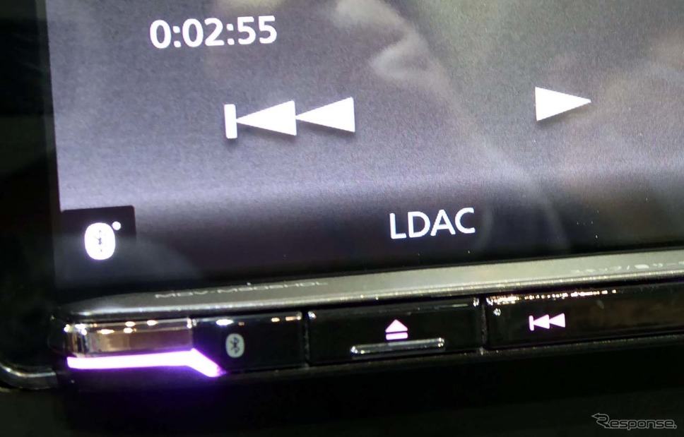 ソニー製ウォークマンでハイレゾ音源を再生してBluetooth接続すると「LDAC」表示に切り替わった《撮影 会田肇》