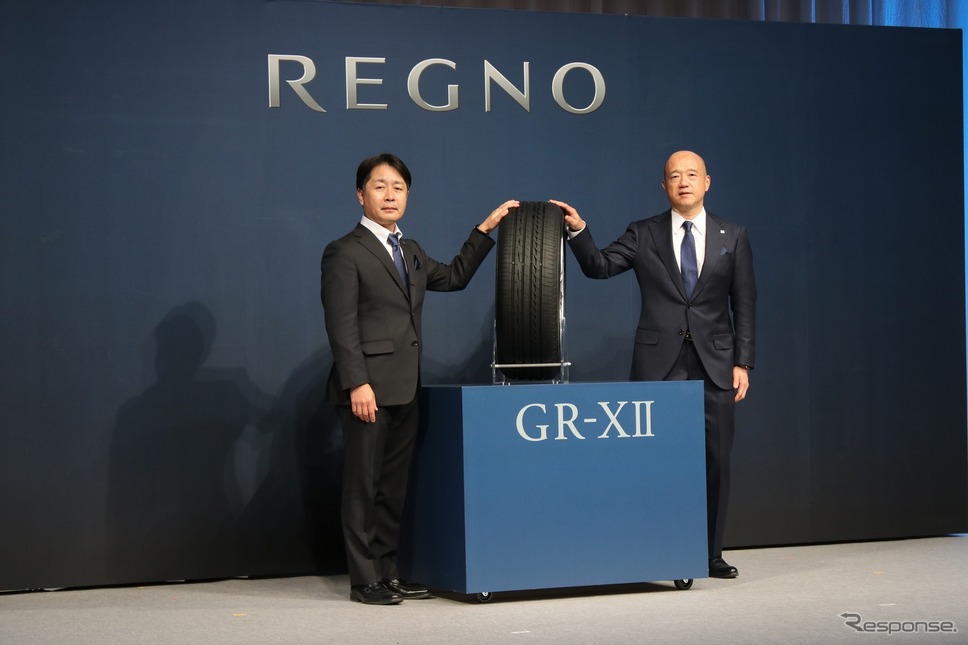 ブリヂストンタイヤジャパン常務執行役員消費財タイヤ事業担当の長島淳二氏(左)とブリヂストン執行役専務CTO・技術・品質経営分掌兼開発管掌の坂野真人氏(右)《撮影 内田俊一》