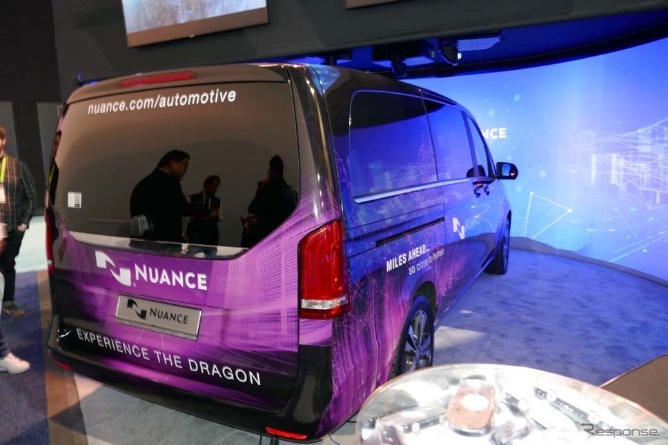 ニュアンスのブースは、クルマ系の展示が並ぶNorthホールの一角にあった。