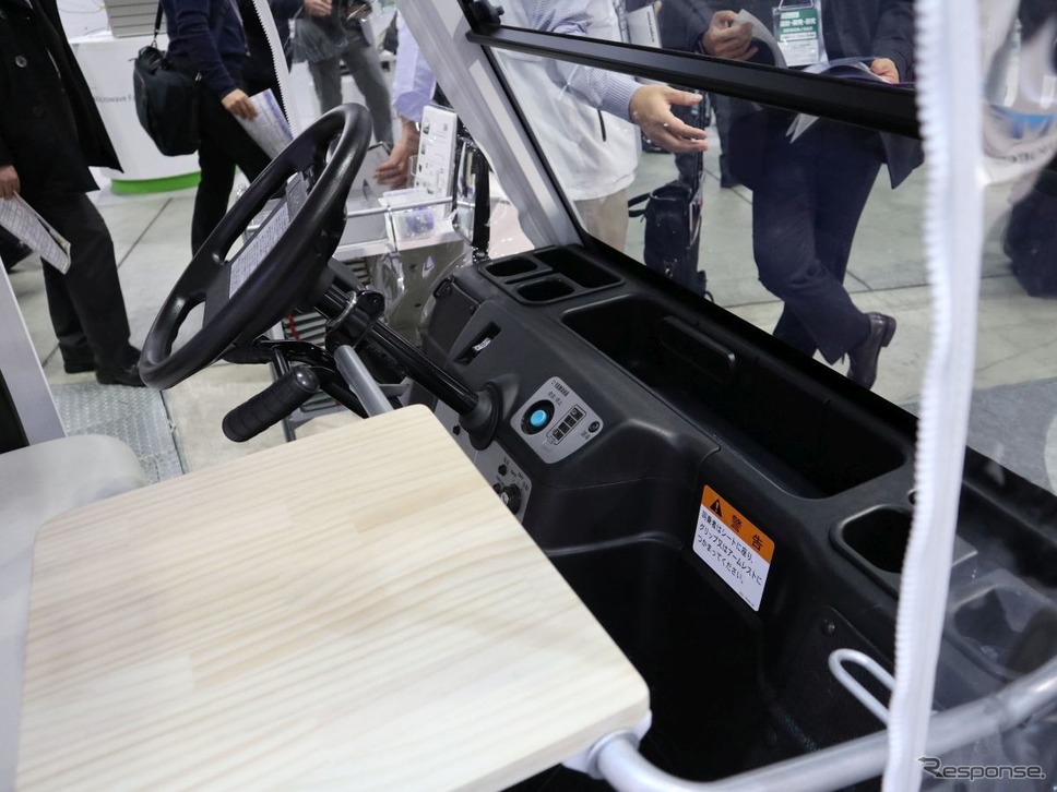 マクニカのブースに展示された「アカデミックパックPRO」。ヤマハの電動カートをベースに自動運転が可能(オートモーティブワールド2019)《撮影 中尾真二》