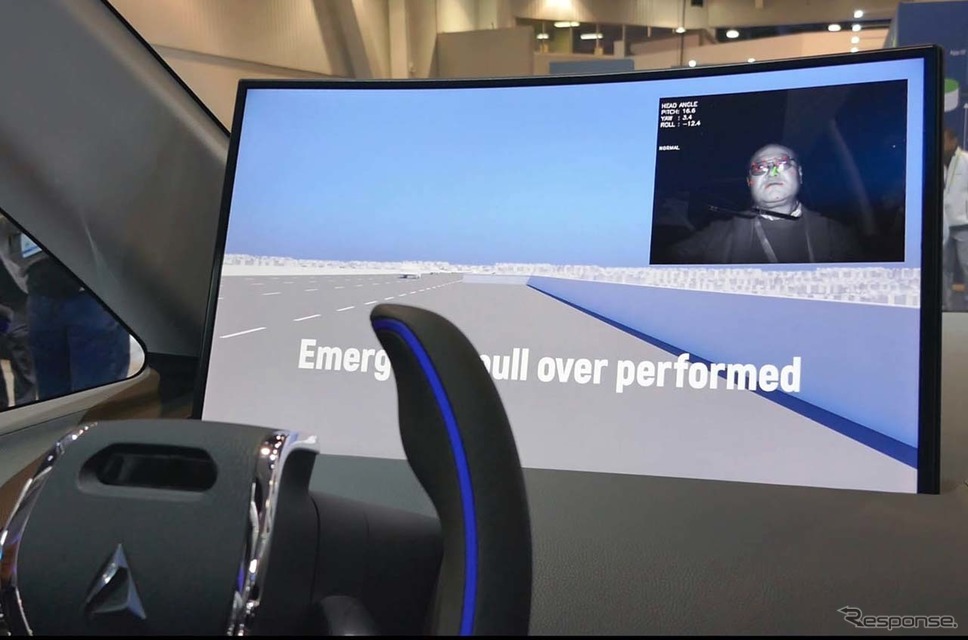 「i-mobility TYPE-C」では、ドライバーの異常に対応し、自動的に路肩へ車両を寄せるシミュレーションが体験できた《撮影 会田肇》