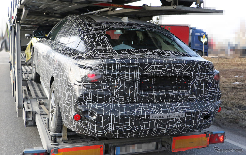 BMW i4 市販型スクープ写真《APOLLO NEWS SERVICE》