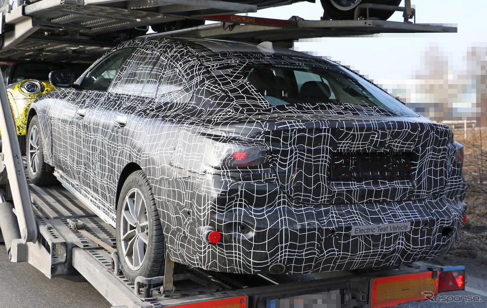 BMW i4 市販型スクープ写真《APOLLO NEWS SERVICE》